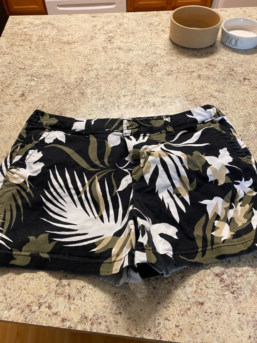 Liz Claiborne Black Tropical Leaf Print Shorts with Olive & White